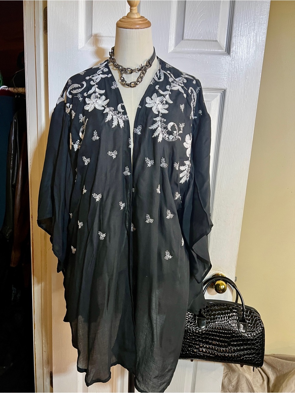 Nordstrom Forgotten Grace Wms BlK/Wh Floral Embroidery Open Kimono Topper 1X